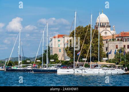 Croazia, Dalmazia Settentrionale, Sibenik Knin costa dalmata, Sibenik, porto, Saint James Cathedral elencati come patrimonio mondiale dall' UNESCO Foto Stock