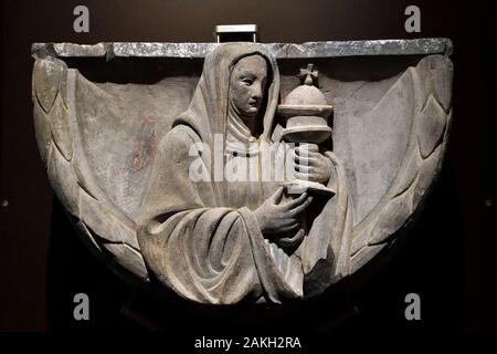 In Italia, la Liguria, Genova, Museo Diocesano (museo diocesano) nel chiostro dei Canonici, a bassorilievo con Santa Chiara Foto Stock