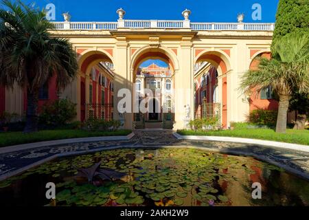 In Italia, la Liguria, Genova, Museo di Palazzo Reale, i giardini, bacino nel mezzo di un mosaico di ciottoli Foto Stock