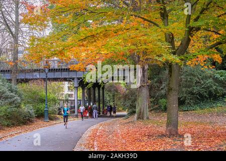 Francia, Paris, Parc-de-Montsouris distretto, del Parco Montsouris in autunno Foto Stock