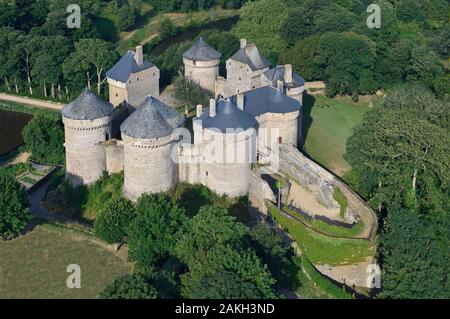 Francia, Mayenne, Lassay Les Châteaux, il castello (aeriel view) Foto Stock