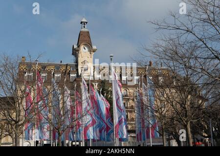 Le bandiere dei Giochi Olimpici Giovanili di Losanna 2020 a Ouchy-Lausanne il 8th gennaio 2020 a Losanna in Svizzera. Foto Stock