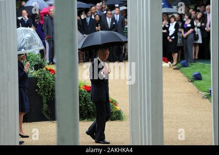 Un memoriale permanente Memorial è svelato in Hyde Park con le Loro Altezze Reali il Principe del Galles e la duchessa di Cornovaglia, sul quarto anniversario dell'attacco terroristico. La cerimonia ha visto la partecipazione di esponenti politici di spicco e le famiglie di 52 vittime uccise. Foto Stock