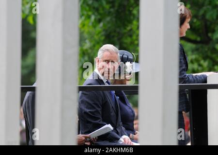 Un memoriale permanente Memorial è svelato in Hyde Park con le Loro Altezze Reali il Principe del Galles e la duchessa di Cornovaglia, sul quarto anniversario dell'attacco terroristico. La cerimonia ha visto la partecipazione di esponenti politici di spicco e le famiglie di 52 vittime uccise. Foto Stock