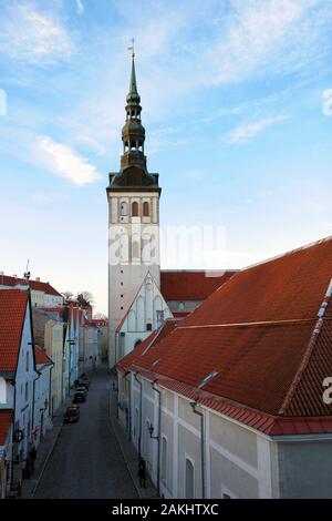San dell'Olaf Torre della cattedrale a Tallinn in Estonia. Città vecchia di Tallinn Street View, Estonia. Patrimonio UNESCO in Europa Foto Stock
