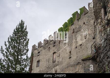 Parete del medievale castello Reifenstein vicino a Vipiteno (Vipiteno) in Sud Tirolo, Italia Foto Stock