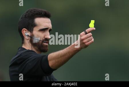 Marbella, Spagna. 9 Gen, 2020. Calcio: Bundesliga, test match al training camp La Quinta campi da calcio, TSG 1899 Hoffenheim - ADO Den Haag (L'Aia). L'arbitro mostra il suo fischio. Credito: Friso Gentsch/dpa/Alamy Live News Foto Stock