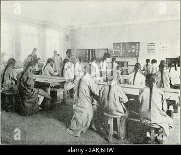 Scelta pittorica e la Manciuria . 200.e la scuola primaria a Chinchou (.^Hli, stabilito dal giapponese authoritiesfor l educazione dei bambini cinesi. 267 201. 20I. Interno della stessa scuola. Foto Stock