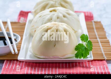 Cinese focacce cotte al vapore con carne e verdure Foto Stock