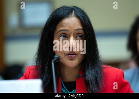 Vanita Gupta, Presidente e Chief Executive Officer della Leadership Conference sui civili e i diritti umani, testimonia al fianco di John Yang, presidente e direttore esecutivo di asiatici americani avanzare la giustizia, Arturo Vargas, Chief Executive Officer di NALEO Fondo Educativo, Kevin J. Allis, Chief Executive Officer del Congresso Nazionale degli indiani americani, Marc Morial, Presidente e Chief Executive Officer della National Urban League e Darrell Moore, Direttore esecutivo del Centro per la Georgia del Sud impatto regionale, prima che gli Stati Uniti Casa Comitato per la vigilanza e la riforma sui capi Foto Stock