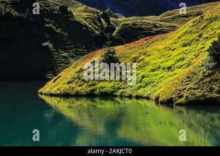 Il Schrecksee è un lago di montagna nelle Alpi alte Foto Stock