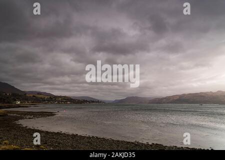 Un'immagine invernale HDR Wet bracketed di Loch Carron in Ross e Cromarty, Wester Ross, Scozia. 29 Dicembre 2019 Foto Stock