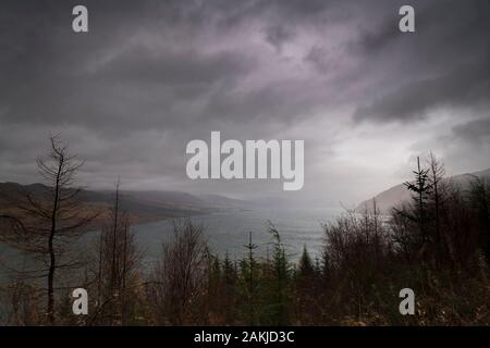 Un'immagine invernale HDR Wet bracketed di Loch Carron in Ross e Cromarty, Wester Ross, Scozia. 29 Dicembre 2019 Foto Stock