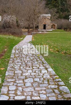 Chiesa ortodossa di Zoodochou Pigi vicino al villaggio di Elati in Arcadia, Grecia Foto Stock