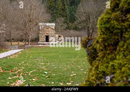 Chiesa ortodossa di Zoodochou Pigi vicino al villaggio di Elati in Arcadia, Grecia Foto Stock