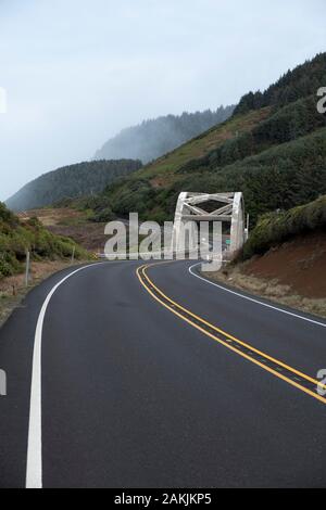 Big Creek il ponte di arco sulla costa dell'Oregon Foto Stock