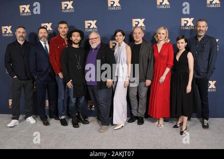 Los Angeles, Stati Uniti d'America. 9 Gen, 2020. DEV il Cast & Crew - Alex Garland, Nick Offerman, Karl Glusman, Jin ha, Stephen McKinley Henderson, Sonoya Mizuno, Zach Grenier, Alison pillola, Cailee Spaeny e Allon Reich al FX reti TCA invernale Starwalk tenutosi presso il Langham Huntington a Pasadena, CA il giovedì, ?Gennaio 9, 2020. (Foto di Sthanlee B. Mirador/Sipa USA) Credito: Sipa USA/Alamy Live News Foto Stock