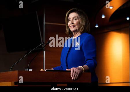 Washington DC, Stati Uniti d'America. 9 Jan 2020. 9 gennaio 2020 - Washington, DC, Stati Uniti: U.S. Rappresentante Nancy Pelosi (D-CA) che parla al suo settimanale della conferenza stampa di HVC Studio A. (foto di Michael Brochstein/Sipa USA) Credito: Sipa USA/Alamy Live News Foto Stock