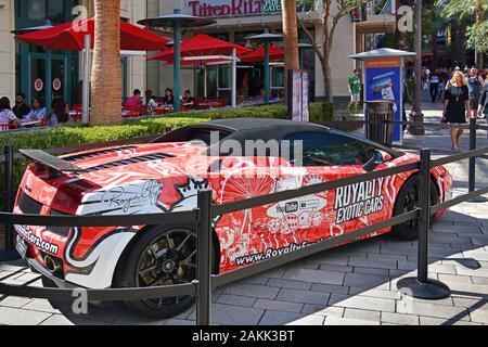 Las Vegas NV, STATI UNITI D'AMERICA 09-30-18 Il lungomare di LINQ è un quartiere di ristoranti, negozi e intrattenimenti, oltre ad esporre le automobili esotiche Foto Stock