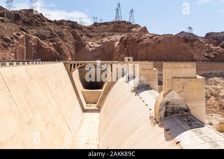 La città di Boulder, Nevada, Stati Uniti d'America - 01 Giugno 2015: Diga di Hoover elemento da costruzione. Calcestruzzo arco gravitazionale diga, costruita nel canyon nero su Colorado Ri Foto Stock