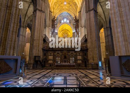 Vista al coperto nella splendida cattedrale di Siviglia. Andalusia, Spagna. Foto Stock