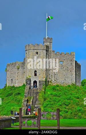 Una vista del Keep all'interno del Castello di Cardiff. Una delle principali attrazioni turistiche nel cuore della città. Foto Stock