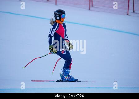 Team GB skier alpino, Disi Daniels (17) durante la formazione ufficiale del Super G ai Giochi Olimpici Giovanile di Losanna 2020 il 09th gennaio 2020. Foto Stock