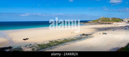 Splendida spiaggia di sabbia dorata a Porthmeor Beach St Ives Cornwall Inghilterra UK Europa Foto Stock