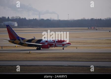 Aereo Boeing 737 della Southwest Airlines con livrea "Maryland One" All'Arrivo all'Aeroporto Internazionale Mitchell di Milwaukee. Foto Stock