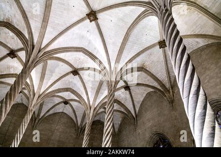 Interno della Lonja de Mallorca edificio gotico (Merchants' Exchange) in Palma di Mallorca, Spagna Foto Stock