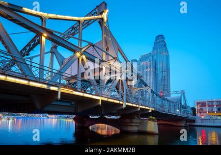 Punto di riferimento ponte Jiefang di Tianjin, Cina, è stato costruito nel 1923. Foto Stock