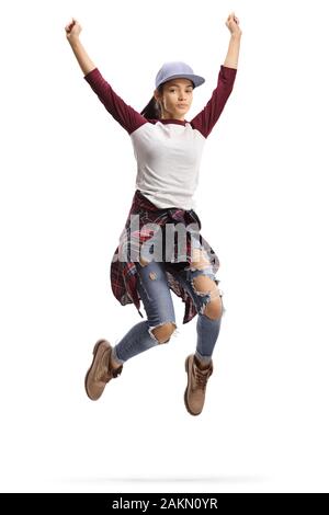 A piena lunghezza Ritratto di una giovane donna salta con bracci sollevati isolati su sfondo bianco Foto Stock