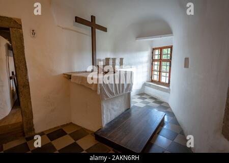 Predjama, Slovenia - camere Ricostruite all'interno del castello Foto Stock