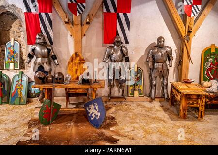 Predjama, Slovenia - camere Ricostruite all'interno del castello Foto Stock