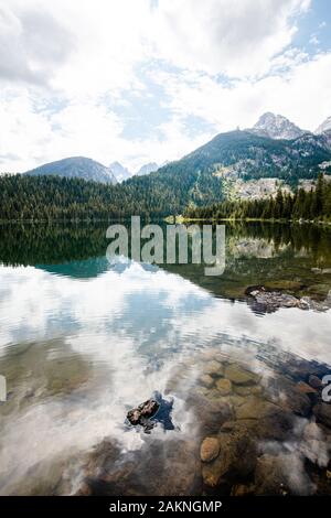 Taggart lago di riflessione nel Parco Nazionale di Grand Teton e Jackson Hole Wyoming, STATI UNITI D'AMERICA Foto Stock