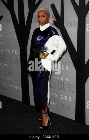 LOS ANGELES, CA - gennaio 09: Cynthia Erivo assiste HBO's premiere di " outsider " al Directors Guild of America su Gennaio 9, 2020 a Los Angeles, California. Foto: CraSH/imageSPACE/MediaPunch Foto Stock