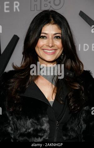 LOS ANGELES, CA - gennaio 09: Pooja Batra assiste HBO's premiere di " outsider " al Directors Guild of America su Gennaio 9, 2020 a Los Angeles, California. Foto: CraSH/imageSPACE/MediaPunch Foto Stock