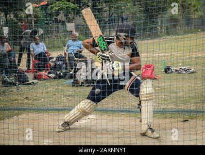 KOLKATA,West Bengal/India-marzo 15 2018:Il Cricketers treno a Calcutta il cricket coaching center,Dhakuria, Lago di Club, Dhakuria. Foto Stock