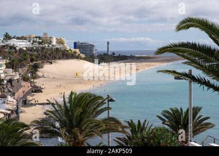 Vista in elevazione della spiaggia di Jandia a Morro Jable, Penisola di Jandia, Fuerteventura, Isole Canarie, Spagna, Europa Foto Stock