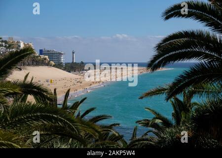 Vista in elevazione della spiaggia di Jandia a Morro Jable, Penisola di Jandia, Fuerteventura, Isole Canarie, Spagna, Europa Foto Stock