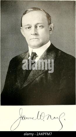 Indiana e Indianans : una storia di aborigeni e Indiana territoriale e il secolo di statualità . Egli risultato di thisinvestigation era il rovesciamento dell'annuncio-ministero alla successiva elezione.Nel 1905 Indianas governatore nominato^himone dei tre membri di una commissionto indagare degli affari di stato e condizione particularlythe Indiana insurance com-panies. Che è stato un momento in cui l'insur-ance business in tutta la nazione è stata underfire, e il sig. Noels opera in Indiana sup-plemented e seguito da vicino lungo thelines dell'indagine svolta sottoil leadership di Charles E. H Foto Stock