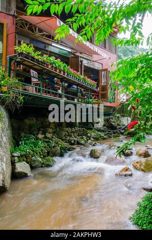 Caffè in streaming a Mae Kampong, Chiang mai, Thailandia Foto Stock