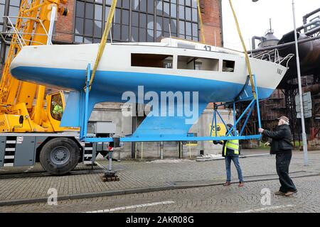 Ostrava, Repubblica Ceca. 9 Gen, 2020. Piccolo mondo della tecnologia U6 - visualizzato Ostrava-Vitkovice Richard Konkolski's yacht Nike a Ostrava, Repubblica Ceca, 9 gennaio 2020. Marinaio e voyager Konkolski è una leggenda di yachting cecoslovacca, dovuto principalmente al suo primo giro del mondo cammino che egli ha fatto nella prima metà degli anni settanta da solo come il primo entroterra di stato abitante su uno yacht a soli sette metri e mezzo di lunghezza, che egli ha costruito con le proprie mani. Emigrò negli Stati Uniti nel 1982 e navigato attorno al mondo per ben due volte di più. Credito: Petr Sznapka/CTK foto/Alamy Live News Foto Stock