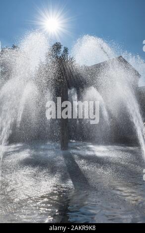 Frammento di una delle fontane della città in Almaty Foto Stock