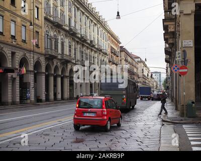 Torino, ITALIA - CIRCA NOVEMBRE 2019: Via Cernaia Foto Stock