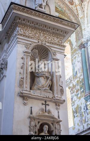 Dettagli della Basilica Cattedrale della trasfigurazione nella città di Cefalu e comune situato sulla costa Tirrenica della Sicilia, Italia Foto Stock