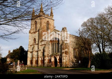 Santa Maria al priorato di chiesa in inverno, Canons Ashby, Northamptonshire, England, Regno Unito Foto Stock