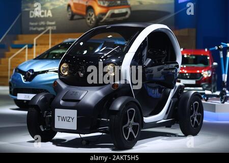 Bruxelles, Belgio. Il 9 gennaio, 2020. Una Renault Twizy auto elettrica si è visto all'98a Bruxelles Motor Show di Bruxelles, Belgio, Gen 9, 2020. Il novantottesimo Bruxelles Motor Show sarà aperta al pubblico dal 10 gennaio al 19. Credito: Zheng Huansong/Xinhua/Alamy Live News Foto Stock