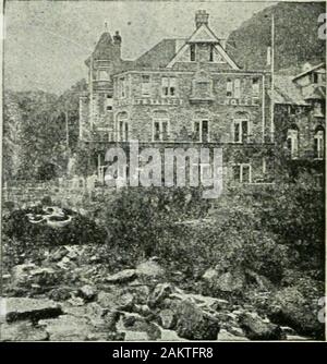 Un pittorica e guida descrittiva a Plymouth, Stonehouse e Devonport con escursioni sul fiume, su strada e mare . f il mare e le coste, Fiume Lyn, andfar-famosa Watersmeet Vallev. Anche 1VA.TER.LOO casa stabilito più antica casa di imbarco in Lvnton. Ogni comfort.termini moderati. Scheda privata e gli appartamenti se necessario. H.E C. bagni. Luce elettrica. Condizioni di applicazione al- Tm Misses COURTEEN & MADDOCKS.Tels., Fairholm, Lynton. Serie 1913-14^ 5 66 Lvnmouth-Maidenhead-Malvern LYNMOUTH, N. Devon. SEVANS LYN VALLEY HOTEL SI AFFACCIA themeeting del Eastand West Lyn e ad-unendo il lontano - famedGlen Foto Stock