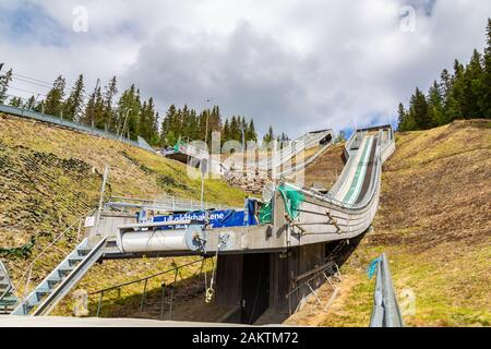 Lillehammer, Norvegia, 18 luglio 2019: Vista dall'alto del salto con gli sci Lysgardsbakke nell'Olympiapark di Lillehammer Norvegia, Foto Stock